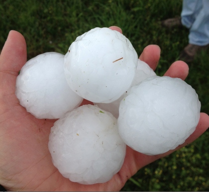 Grandine di 6 cm di diametro a Toury; foto di meteo78 http://www.infoclimat.fr/
