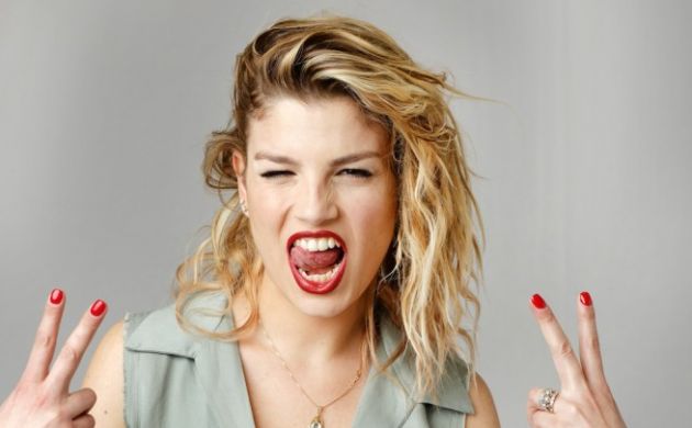 Dura reazione di Emma Marrone che risponde a <b>tono ai</b> suoi fan su Twitter - emma-morrone-twitter