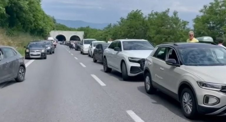 Tragico Incidente Mortale In Autostrada In Italia Traffico Bloccato E