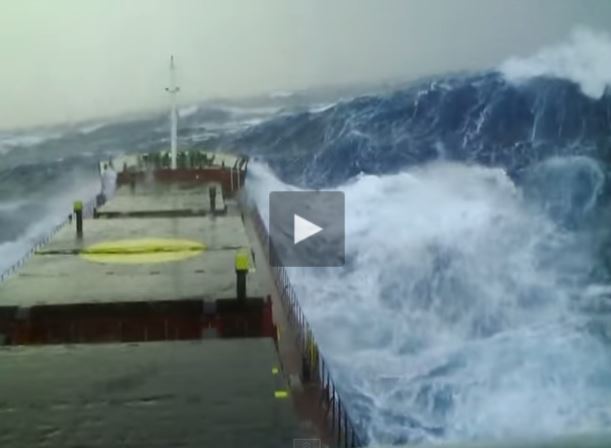 Nave cavalca un'onda alta quasi 15 metri - Youtube