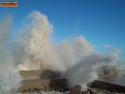 Mareggiate e vento forte al Sud Italia danni e disagi specie sul litorale Tirrenico