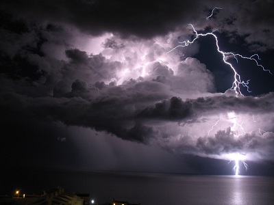 Nuova perturbazione da martedì in Italia maltempo con temporali e neve su tutta la Penisola