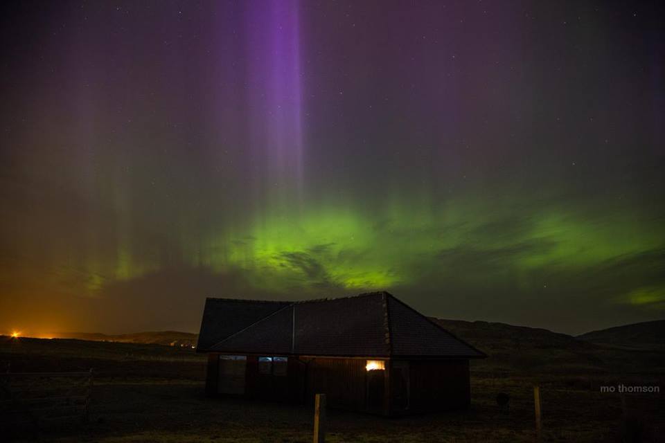Aurore boreali fotografate sui cieli di mezza Europa, rarissimo spettacolo, le foto - Mo Thomson a Norfolk