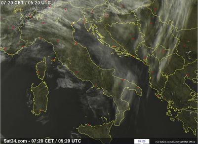 Stabile e soleggiato sull'Italia, locali piogge in serata sulle Alpi Orientali