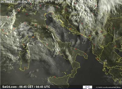Tempo stabile e caldo, ma dalla serata piogge in arrivo al Nord