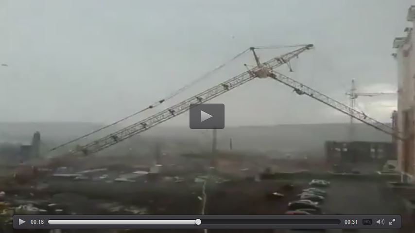 Cade una gru in Russia