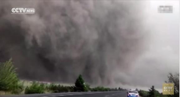 Tornado  rovescia camion nella provincia Jinlin in Cina