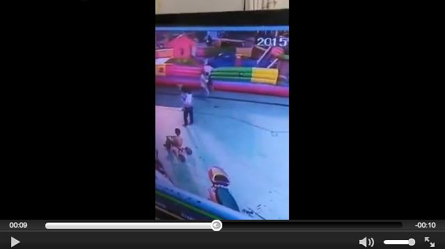 Gonfiabile spazzato via