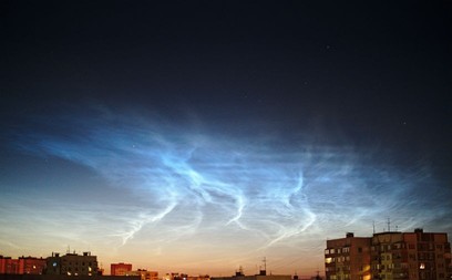 Nubi nottilucenti: spettacolari bagliori al confine tra atmosfera e spazio