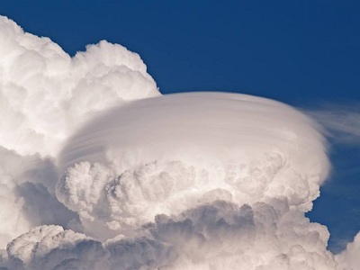 Pileus, quando le nubi decidono di mettersi un cappello