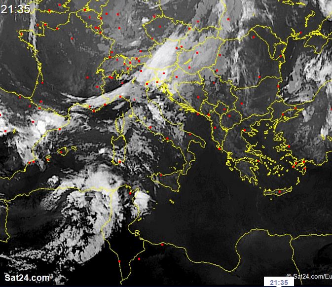 Tempo in atto sull'Italia: violenti temporali al Nord - sat24.com