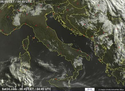 Sole sull'Italia con tempo in miglioramento, locali temporali pomeridiani sulle Alpi