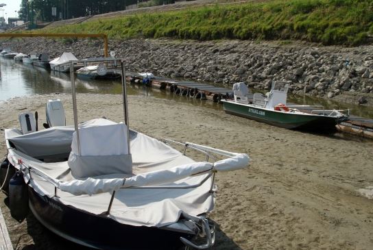 Siccità al Nord Italia, secca da record per il fiume Po nel mantovano