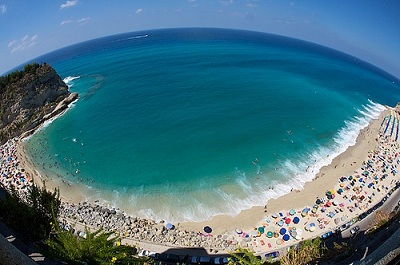 Tempo stabile in Italia inizio della settimana all'insegna di sole e caldo