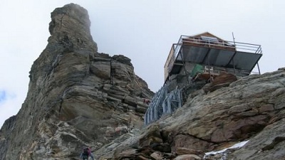 Capanna Carrel, sul Cervino la chiusura della montagna non permette più di arrivare fino al rifugio