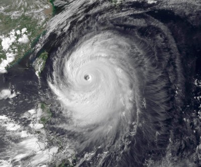 Cicloni e tifoni nel Pacifico: tre sistemi stanno minacciando la terraferma