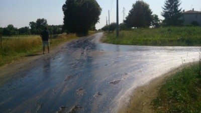 Sole rovente in Francia: anche l'asfalto inizia a sciogliersi