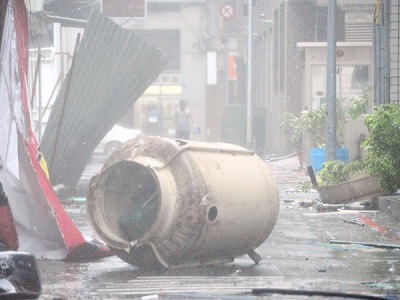 Sono stati ingenti i danni che il tifone Soudelor ha provocato su Taiwan, dove risutano anche una ventina di persone morte o disperse