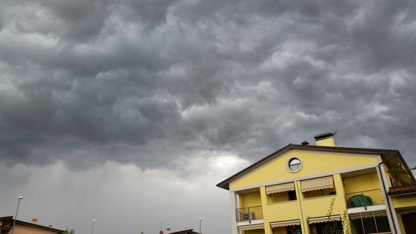 Maltempo a Milano, violento temporale con grandine alle porte della città - Daniele Orlandi