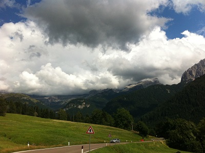Temporali pomeridiani sui rilievi occasionali e locali acquazzoni su Alpi e Appennino
