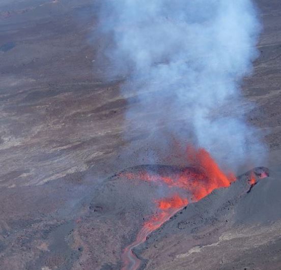 Eruzione Piton de la Fournaise, Reunion, colate laviche in atto