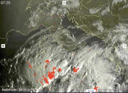 Maltempo Italia: piogge e temporali anche intensi al Sud, nubi in transito altrove
