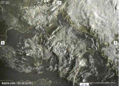 Tempo stabile sull'Italia, salvo locali temporali pomeridiani su Alpi e Appennino