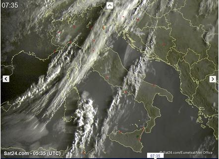 Tempo instabile oggi con locali temporali sui rilievi, in attesa del peggioramento della notte - sat24.com