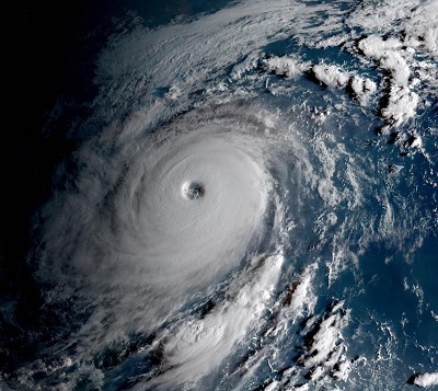 Tifone Dujuan si abbatte su Taiwan venti quasi a 300 kmh e accumuli vicini a 1000 mm