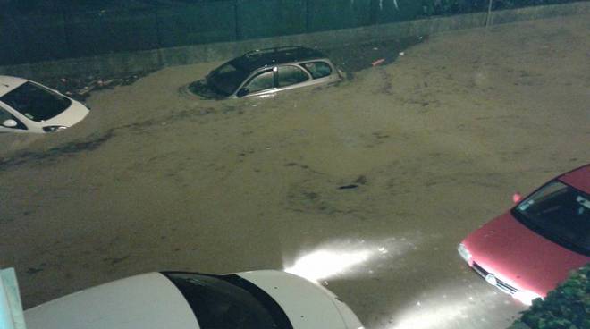 Alluvione Costa Azzurra in Francia 13 morti e 2500 italiani bloccati in treno Alluvione Costa Azzurra in Francia 13 morti e 2500 italiani bloccati in treno