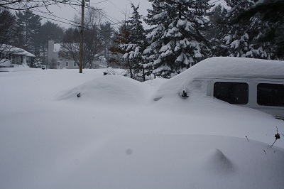 Blizzard video dell'increbile fenomeno che ha sommerso di neve gli USA