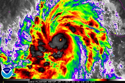 Patricia è l'uragano più forte mai registrato con venti che mediamente spirano a 320 kmh ma raffiche fino a 395 kmh
