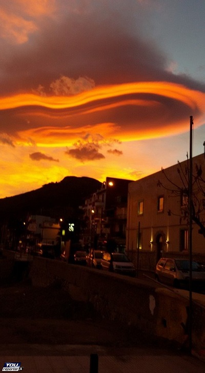 Nubi lenticolari in Sicilia spettacolo al tramonto a Letojanni (ME)2