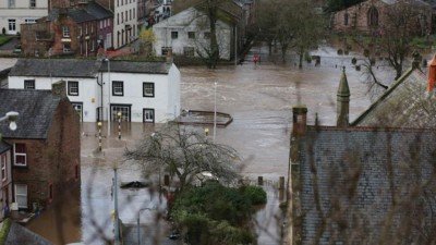 Tempesta Desmond: venti fortissimi e alluvioni colpiscono Regno Unito e Norvegia