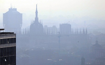 Lo smog è ormai una costante sull'Italia, con le polveri sottili oltre i limiti di legge da quasi un mese su alcune città