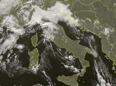Situazione attuale del tempo in Italia. Immagine satellitare riferita alle ore 12:00 di oggi. Fonte, sat24.com