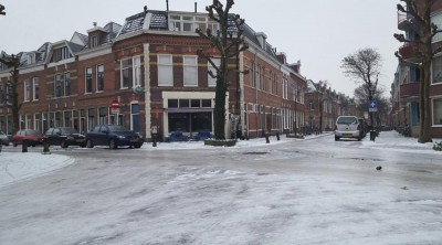 Black ice: in Olanda ghiaccio sulle strade che si trasformano in piste da pattinaggio