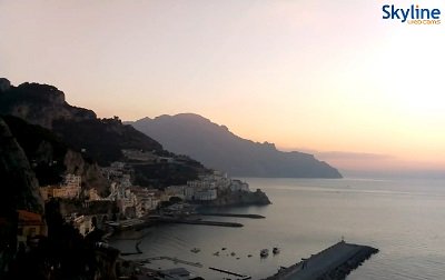 Tempo in att sull'Italia, nella immagine Amalfi https://www.skylinewebcams.com