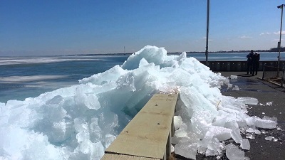 Ice Tsunami ecco cosa succede quando onde di ghiaccio si infrangono sulle rive - video - youtubecom