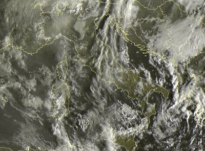 Tempo in atto: nubi in transito in mattinata, peggiora in serata ad iniziare dai settori settentrionali