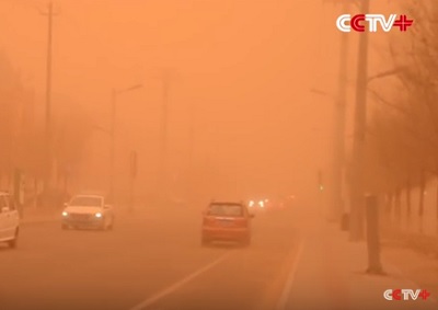 Tempesta di sabbia in Cina cieli rossi e visibilità al minimo nel Nord Est del paese