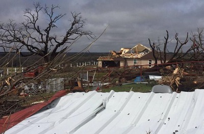 Tornado negli Stati Uniti Texas flagellato da violente tempeste - video NWSFortWorth