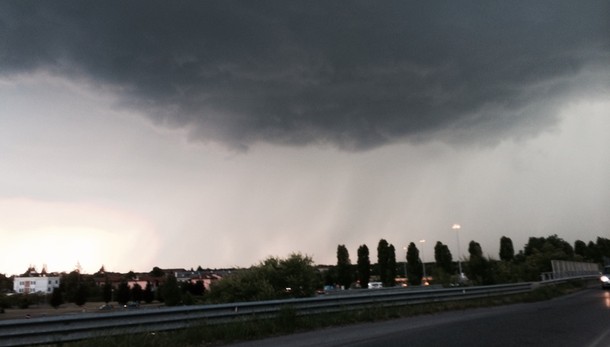 Meteo: piogge e rovesci sparsi sull'Italia Meridionale, goccia fredda da Est nei prossimi giorni