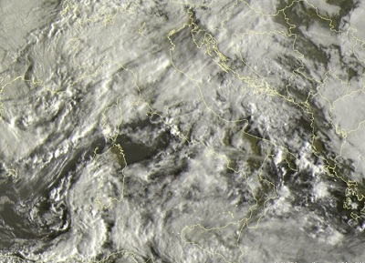 Tempo in atto: piogge sparse sull' Italia e nevicate a bassa quota sul Piemonte