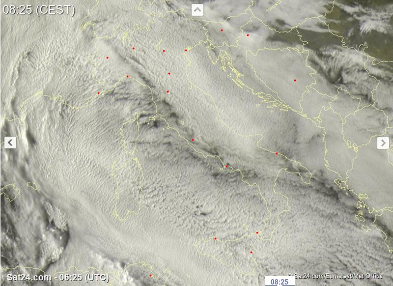 Tempo in atto: cieli nuvolosi o coperti ma con scarse piogge sull'Italia, clima mite Tempo in atto: cieli nuvolosi o coperti ma con scarse piogge sull'Italia, clima mite