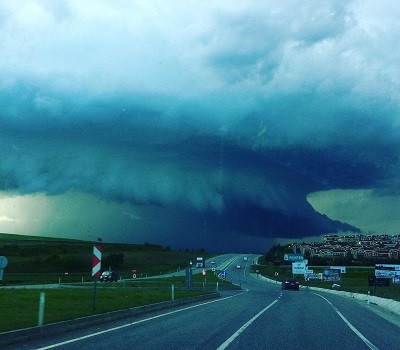 Supercella in Turchia incredibili immagini della tempesta che si è abbattuta su Edirne