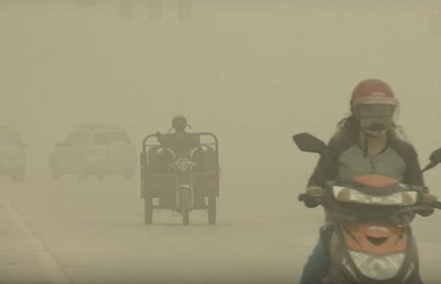 Tempesta di sabbia in Cina visibilità ridotta fino a 200 metri manda in tilt il traffico