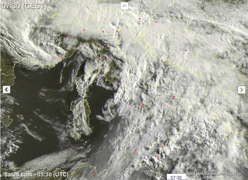 Tempo in atto: piogge e temporali sparsi da Nord a Sud, localmente anche intensi - sat24.com
