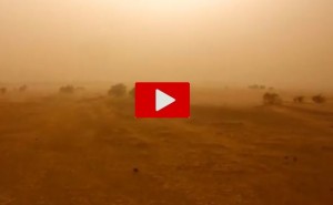Tempesta di sabbia in Marocco: lo spettacolare video girato da un maratoneta