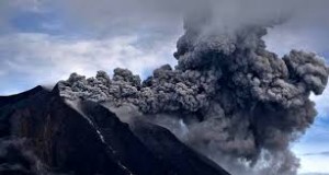 Terribile eruzione vulcanica in Indonesia: Sumatra in ginocchio